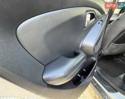 Серый Хендай их35, объемом двигателя 2 л и пробегом 260 тыс. км за 9300 $, фото 14 на Automoto.ua