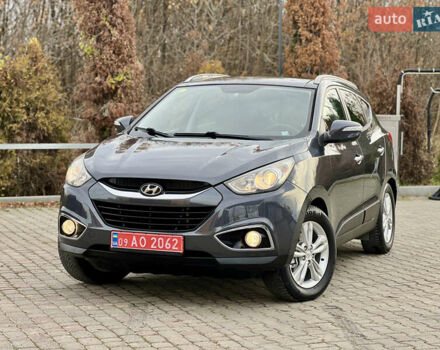 Серый Хендай их35, объемом двигателя 2 л и пробегом 262 тыс. км за 12150 $, фото 1 на Automoto.ua