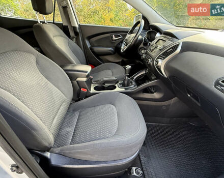 Серый Хендай их35, объемом двигателя 2 л и пробегом 260 тыс. км за 9300 $, фото 19 на Automoto.ua