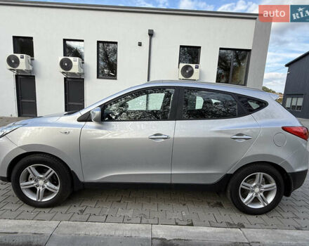 Серый Хендай их35, объемом двигателя 2 л и пробегом 260 тыс. км за 9800 $, фото 2 на Automoto.ua