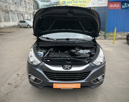 Серый Хендай их35, объемом двигателя 1.7 л и пробегом 192 тыс. км за 14250 $, фото 5 на Automoto.ua