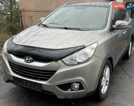 Серый Хендай их35, объемом двигателя 2 л и пробегом 151 тыс. км за 11500 $, фото 1 на Automoto.ua