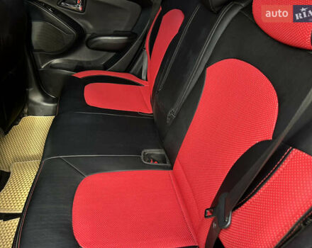 Серый Хендай их35, объемом двигателя 2 л и пробегом 170 тыс. км за 11999 $, фото 15 на Automoto.ua