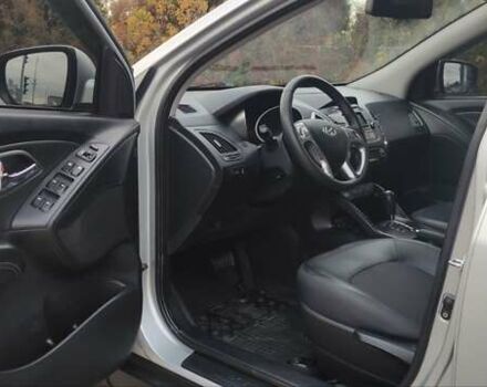 Серый Хендай их35, объемом двигателя 2 л и пробегом 151 тыс. км за 11450 $, фото 49 на Automoto.ua