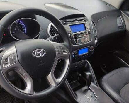 Серый Хендай их35, объемом двигателя 2 л и пробегом 151 тыс. км за 11450 $, фото 1 на Automoto.ua