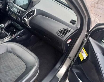 Серый Хендай их35, объемом двигателя 2 л и пробегом 244 тыс. км за 10950 $, фото 21 на Automoto.ua