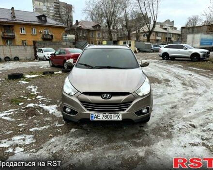 Серый Хендай их35, объемом двигателя 20 л и пробегом 215 тыс. км за 7550 $, фото 7 на Automoto.ua