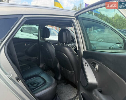 Хендай их35 2010 в Хмельницком на Automoto.ua Серый Хендай их35, объемом двигателя 2 л и пробегом 180 тыс. км за 11000 $, фото 5 на Automoto.ua