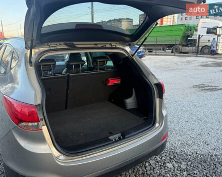 Серый Хендай их35, объемом двигателя 2 л и пробегом 180 тыс. км за 11200 $, фото 12 на Automoto.ua