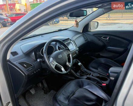 Серый Хендай их35, объемом двигателя 2 л и пробегом 180 тыс. км за 11200 $, фото 8 на Automoto.ua