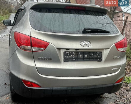 Серый Хендай их35, объемом двигателя 2 л и пробегом 151 тыс. км за 11500 $, фото 3 на Automoto.ua