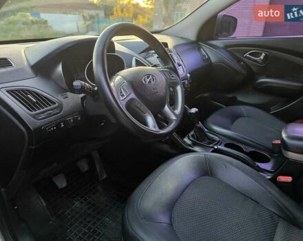 Серый Хендай их35, объемом двигателя 2 л и пробегом 187 тыс. км за 9900 $, фото 13 на Automoto.ua