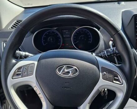 Серый Хендай их35, объемом двигателя 2 л и пробегом 174 тыс. км за 12000 $, фото 13 на Automoto.ua