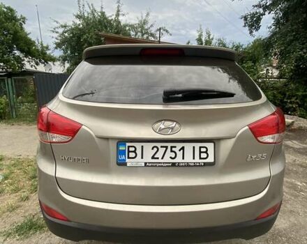 Серый Хендай их35, объемом двигателя 2 л и пробегом 72 тыс. км за 11000 $, фото 3 на Automoto.ua