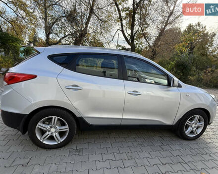 Серый Хендай их35, объемом двигателя 2 л и пробегом 260 тыс. км за 9800 $, фото 9 на Automoto.ua