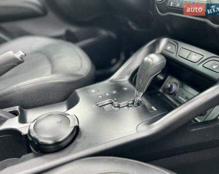 Серый Хендай их35, объемом двигателя 2 л и пробегом 262 тыс. км за 12150 $, фото 84 на Automoto.ua