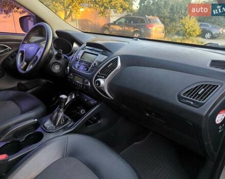 Серый Хендай их35, объемом двигателя 2 л и пробегом 187 тыс. км за 9900 $, фото 16 на Automoto.ua