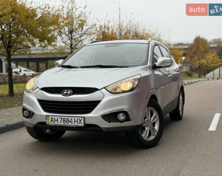 Серый Хендай их35, объемом двигателя 2 л и пробегом 175 тыс. км за 7250 $, фото 6 на Automoto.ua