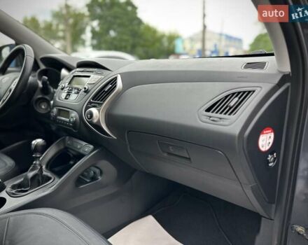 Серый Хендай их35, объемом двигателя 1.7 л и пробегом 192 тыс. км за 14250 $, фото 81 на Automoto.ua