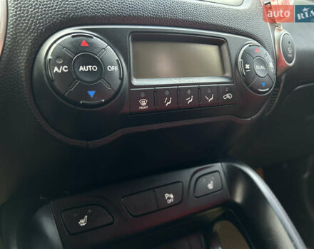 Серый Хендай их35, объемом двигателя 2 л и пробегом 170 тыс. км за 11999 $, фото 12 на Automoto.ua