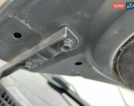 Серый Хендай их35, объемом двигателя 2 л и пробегом 262 тыс. км за 12150 $, фото 93 на Automoto.ua