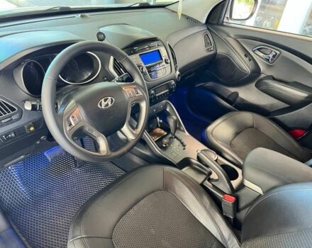 Серый Хендай их35, объемом двигателя 2 л и пробегом 163 тыс. км за 10800 $, фото 5 на Automoto.ua