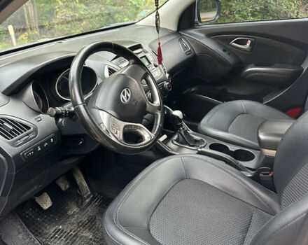 Сірий Хендай іх35, об'ємом двигуна 2 л та пробігом 215 тис. км за 11600 $, фото 4 на Automoto.ua