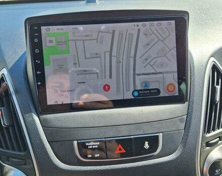 Серый Хендай их35, объемом двигателя 2 л и пробегом 174 тыс. км за 12000 $, фото 17 на Automoto.ua