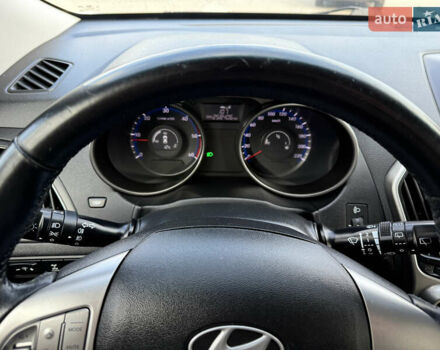 Серый Хендай их35, объемом двигателя 2 л и пробегом 260 тыс. км за 9800 $, фото 14 на Automoto.ua