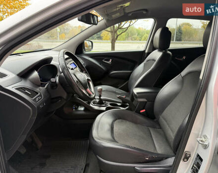 Серый Хендай их35, объемом двигателя 2 л и пробегом 175 тыс. км за 7350 $, фото 14 на Automoto.ua