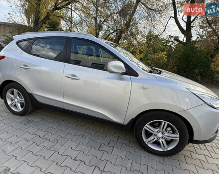 Серый Хендай их35, объемом двигателя 2 л и пробегом 260 тыс. км за 9800 $, фото 8 на Automoto.ua