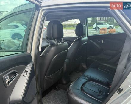 Хендай их35 2010 в Хмельницком на Automoto.ua Серый Хендай их35, объемом двигателя 2 л и пробегом 180 тыс. км за 11000 $, фото 7 на Automoto.ua