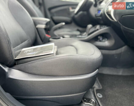 Серый Хендай их35, объемом двигателя 2 л и пробегом 262 тыс. км за 12150 $, фото 82 на Automoto.ua