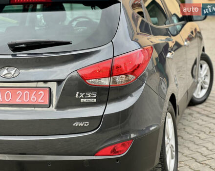 Серый Хендай их35, объемом двигателя 2 л и пробегом 262 тыс. км за 12150 $, фото 12 на Automoto.ua