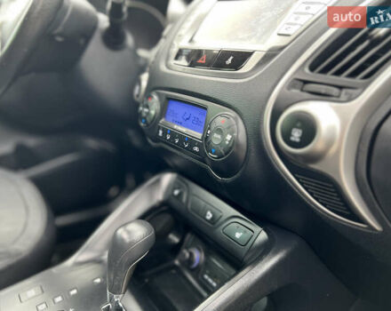 Серый Хендай их35, объемом двигателя 2 л и пробегом 262 тыс. км за 12150 $, фото 85 на Automoto.ua