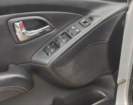 Серый Хендай их35, объемом двигателя 2 л и пробегом 151 тыс. км за 11450 $, фото 50 на Automoto.ua