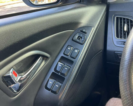 Сірий Хендай іх35, об'ємом двигуна 2 л та пробігом 279 тис. км за 8300 $, фото 9 на Automoto.ua