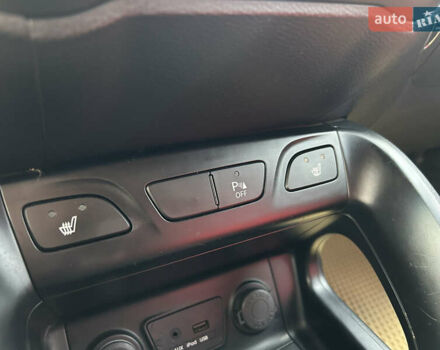 Серый Хендай их35, объемом двигателя 2 л и пробегом 170 тыс. км за 11999 $, фото 13 на Automoto.ua