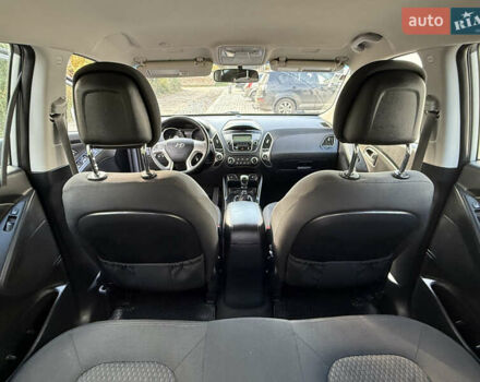 Серый Хендай их35, объемом двигателя 2 л и пробегом 260 тыс. км за 9800 $, фото 18 на Automoto.ua