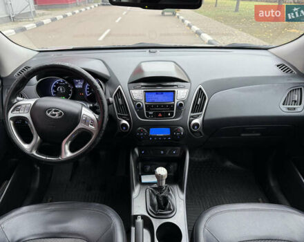 Серый Хендай их35, объемом двигателя 2 л и пробегом 175 тыс. км за 7250 $, фото 22 на Automoto.ua