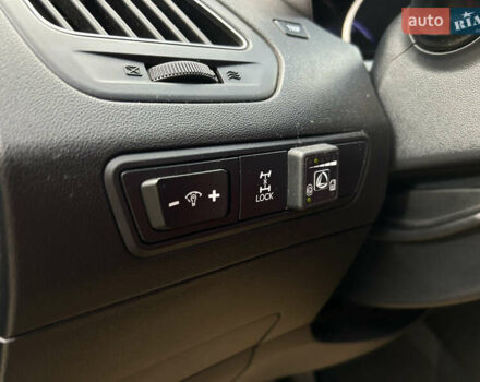 Серый Хендай их35, объемом двигателя 2 л и пробегом 170 тыс. км за 11999 $, фото 9 на Automoto.ua