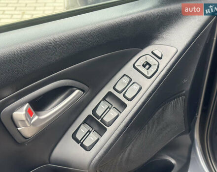 Серый Хендай их35, объемом двигателя 2 л и пробегом 170 тыс. км за 11700 $, фото 40 на Automoto.ua