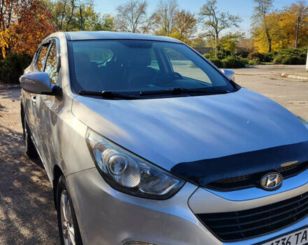 Серый Хендай их35, объемом двигателя 2 л и пробегом 264 тыс. км за 11700 $, фото 3 на Automoto.ua