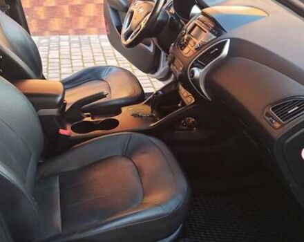 Серый Хендай их35, объемом двигателя 2 л и пробегом 248 тыс. км за 13200 $, фото 23 на Automoto.ua