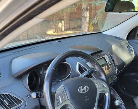 Серый Хендай их35, объемом двигателя 2 л и пробегом 264 тыс. км за 11700 $, фото 21 на Automoto.ua