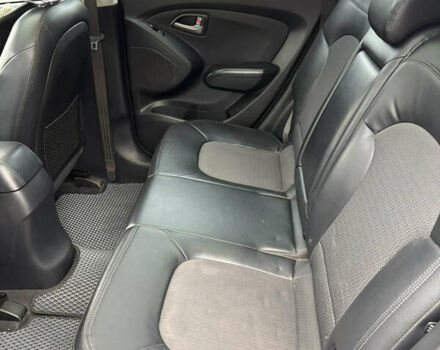 Сірий Хендай іх35, об'ємом двигуна 2 л та пробігом 237 тис. км за 12200 $, фото 5 на Automoto.ua