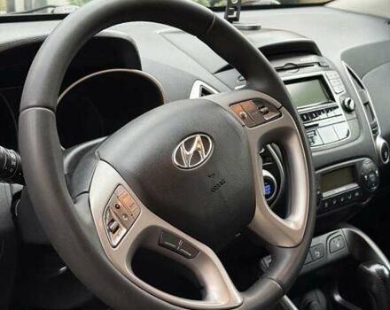 Серый Хендай их35, объемом двигателя 2 л и пробегом 190 тыс. км за 12500 $, фото 10 на Automoto.ua