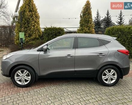 Серый Хендай их35, объемом двигателя 2 л и пробегом 107 тыс. км за 15900 $, фото 4 на Automoto.ua