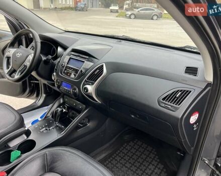 Серый Хендай их35, объемом двигателя 2 л и пробегом 200 тыс. км за 12900 $, фото 70 на Automoto.ua