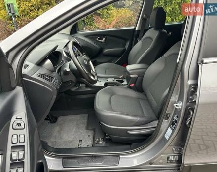 Серый Хендай их35, объемом двигателя 2 л и пробегом 107 тыс. км за 15900 $, фото 12 на Automoto.ua